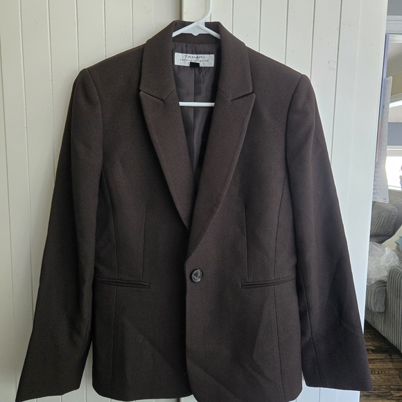 Tahari Jackets & Blazers - WOMENS Tahari Blazer